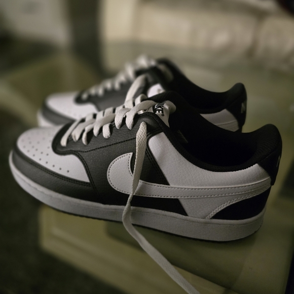 Nike Men's Black and White Sneakers - Picture 10 of 16